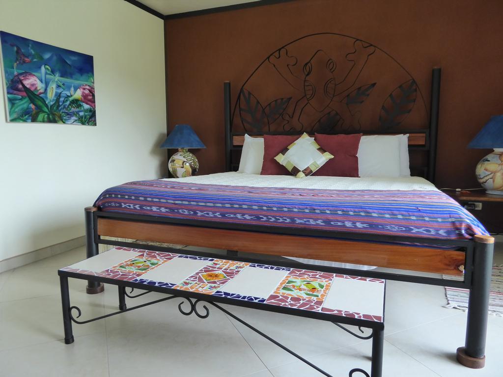 Lucky Bug Bed And Breakfast Nuevo Arenal Habitación foto
