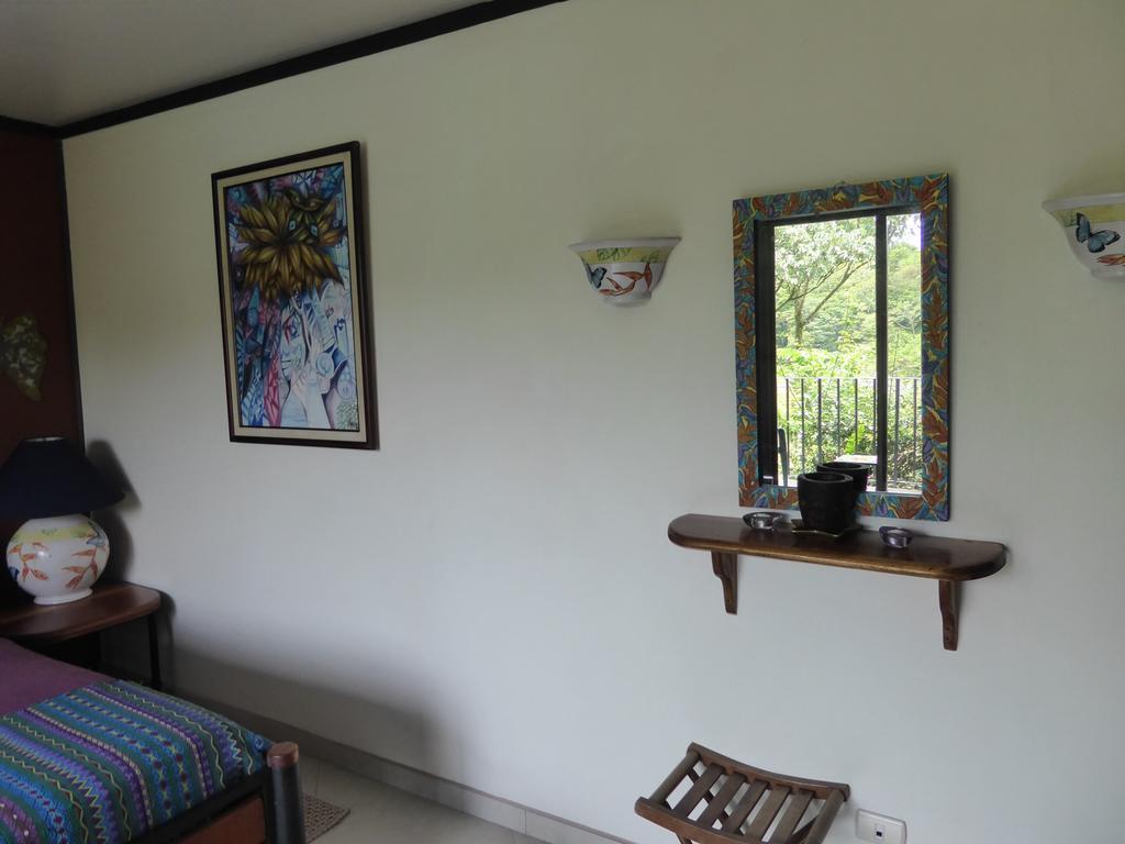Lucky Bug Bed And Breakfast Nuevo Arenal Habitación foto